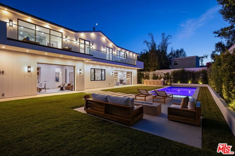12041 Coyne Street Los Angeles, CA 90049