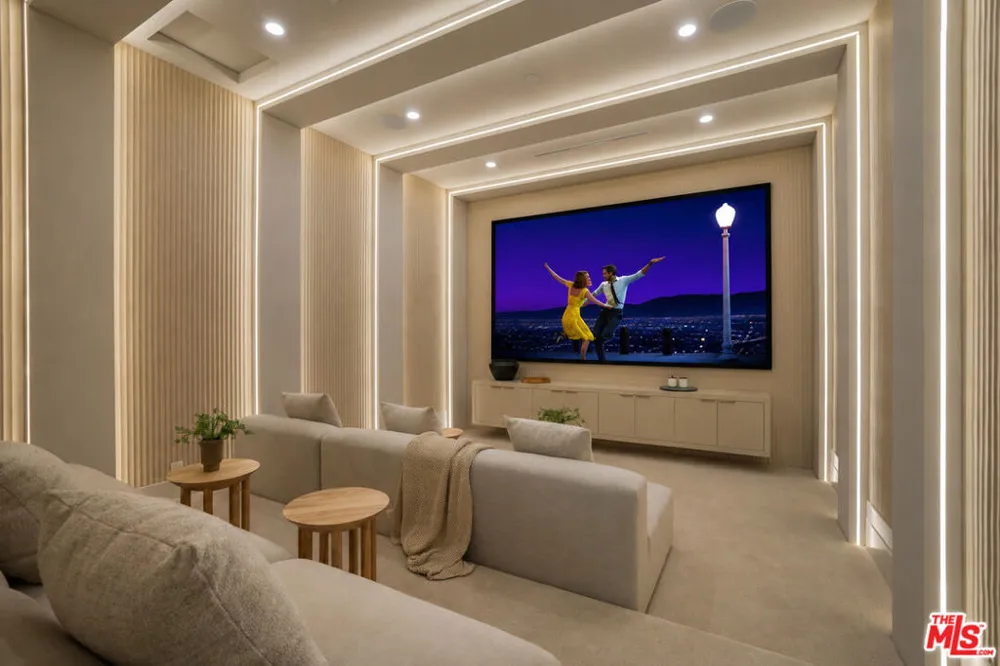 12041 Coyne Street Los Angeles, CA 90049