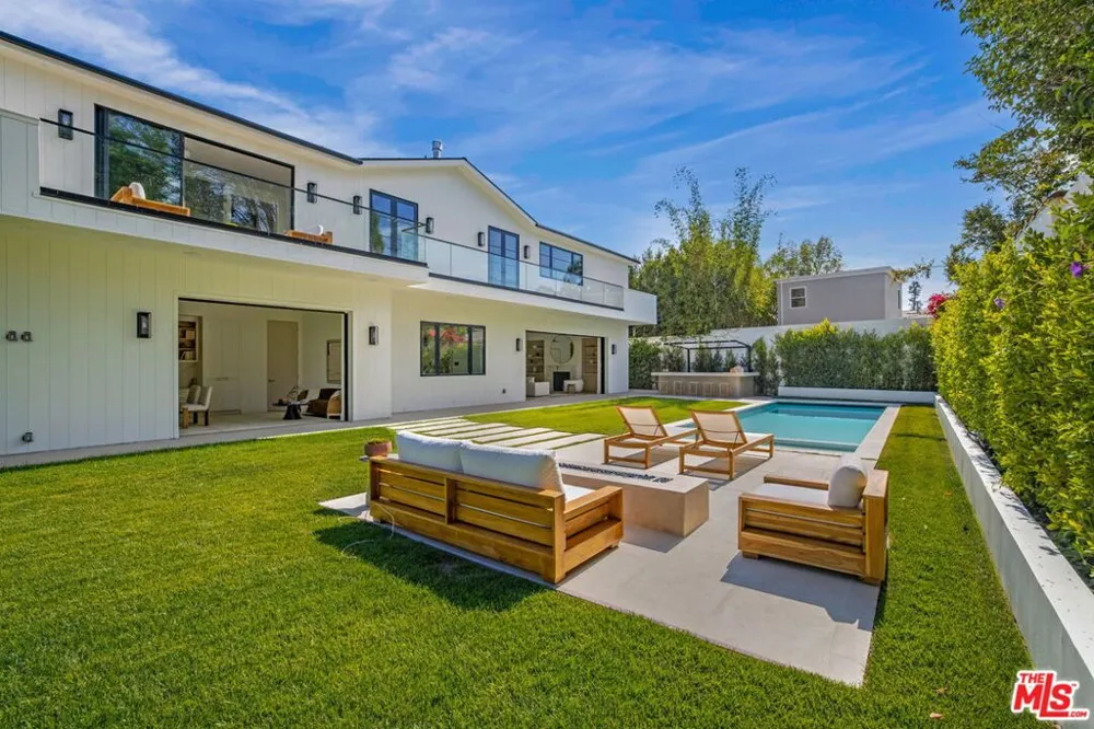 12041 Coyne Street Los Angeles, CA 90049