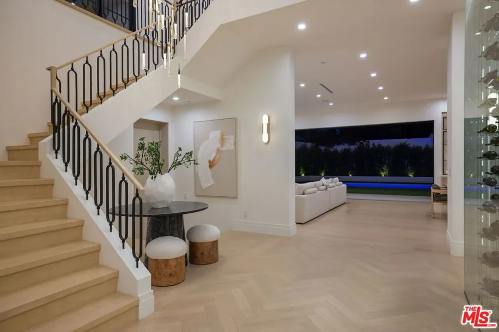12041 Coyne Street Los Angeles, CA 90049