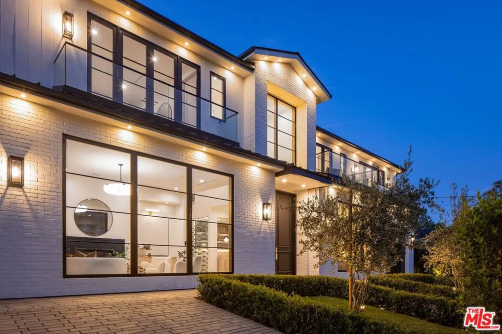 12041 Coyne Street Los Angeles, CA 90049