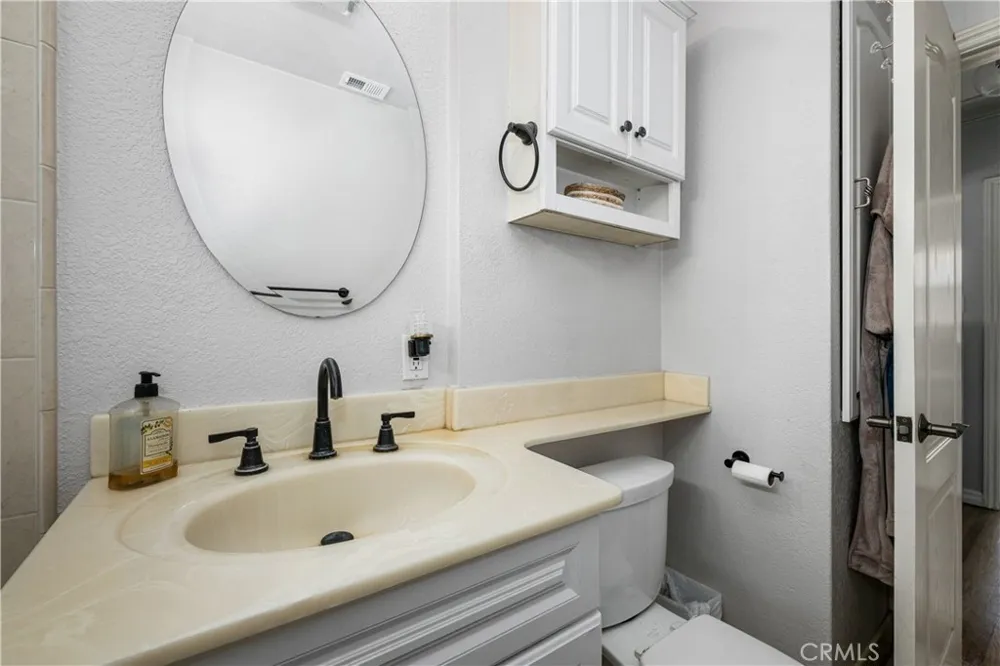 6013 Premiere Avenue Lakewood, CA 90712