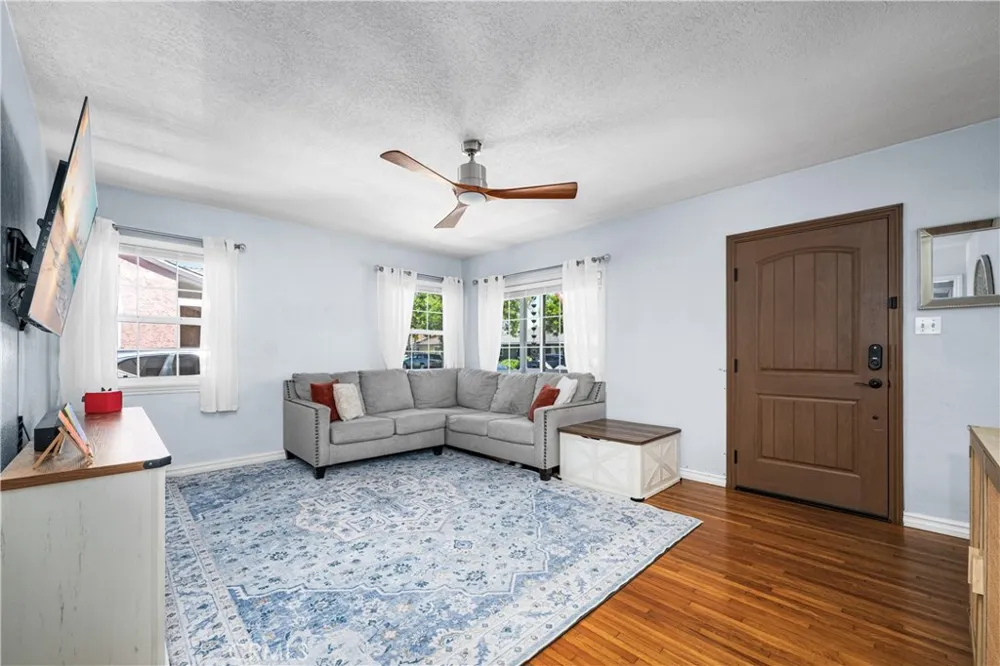 6013 Premiere Avenue Lakewood, CA 90712