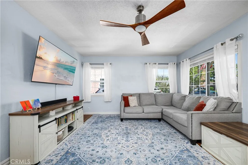 6013 Premiere Avenue Lakewood, CA 90712