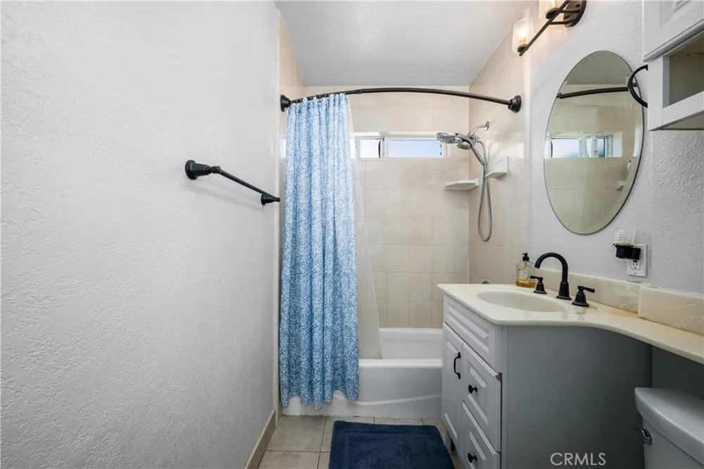 6013 Premiere Avenue Lakewood, CA 90712