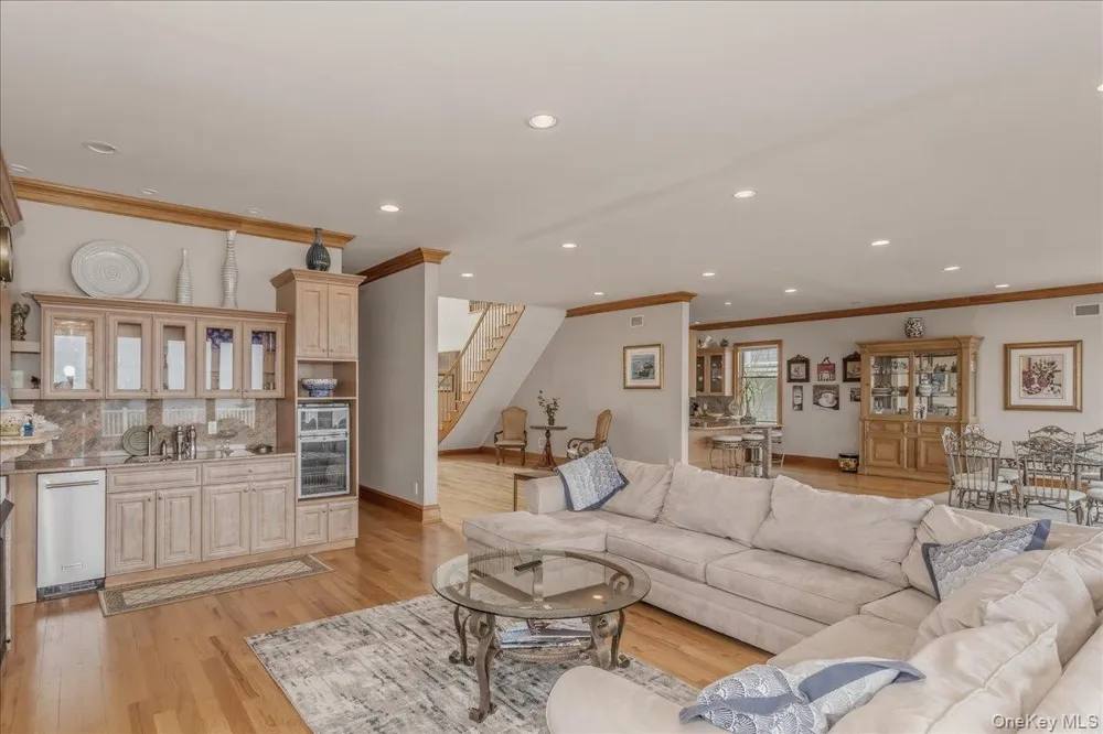 672 Dune Road Westhampton Beach, NY 11978