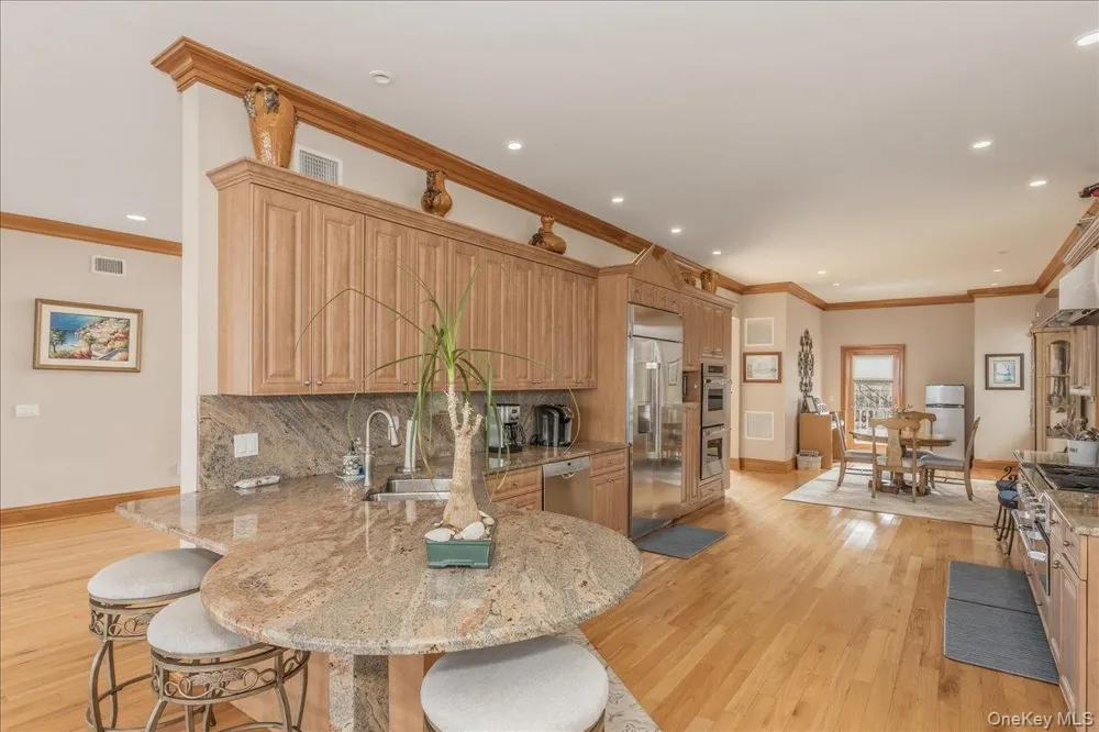 672 Dune Road Westhampton Beach, NY 11978