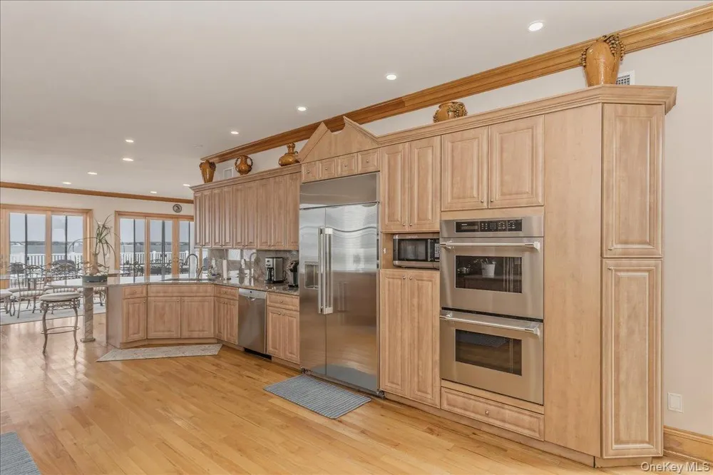 672 Dune Road Westhampton Beach, NY 11978