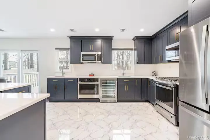 9 E Stemmer Lane Suffern, NY 10901
