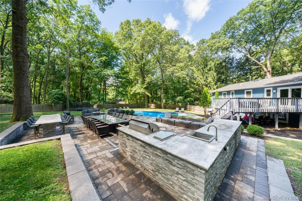9 E Stemmer Lane Suffern, NY 10901