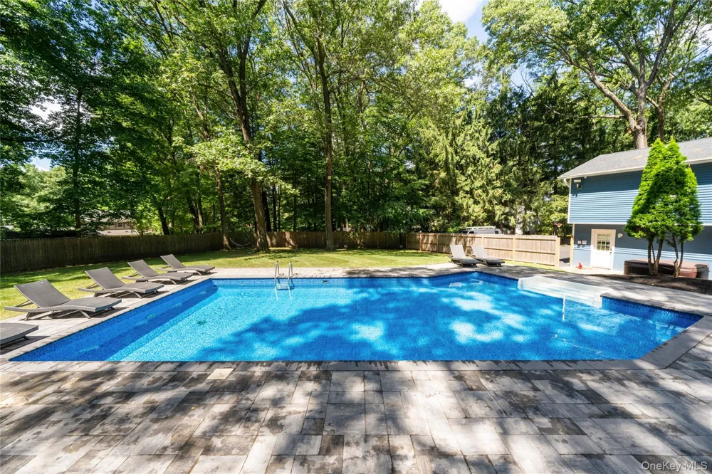 9 E Stemmer Lane Suffern, NY 10901