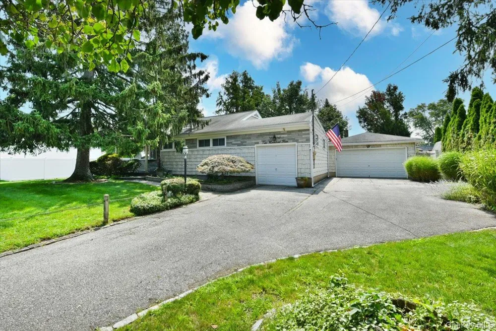 204 Franklin Street Massapequa Park, NY 11762
