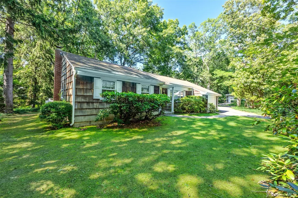 2625 Great Peconic Bay Boulevard Laurel, NY 11948