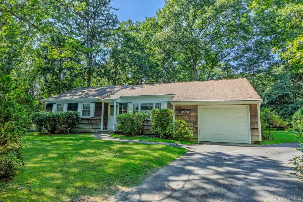 2625 Great Peconic Bay Boulevard Laurel, NY 11948