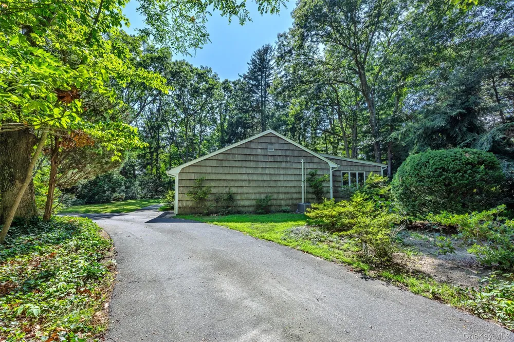 2625 Great Peconic Bay Boulevard Laurel, NY 11948