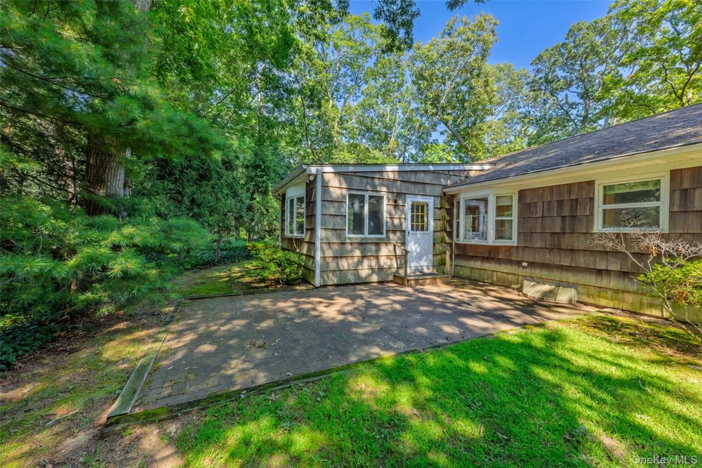 2625 Great Peconic Bay Boulevard Laurel, NY 11948