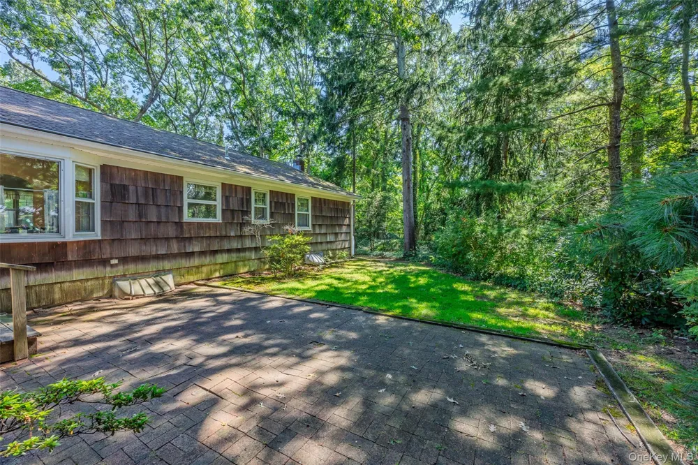 2625 Great Peconic Bay Boulevard Laurel, NY 11948