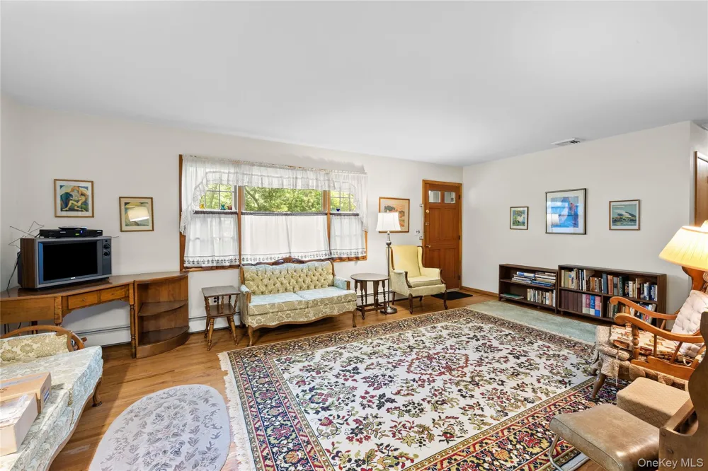 2625 Great Peconic Bay Boulevard Laurel, NY 11948