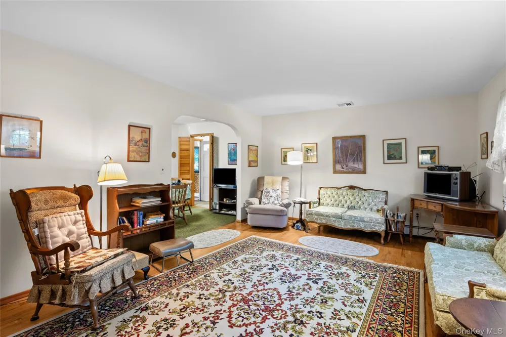 2625 Great Peconic Bay Boulevard Laurel, NY 11948