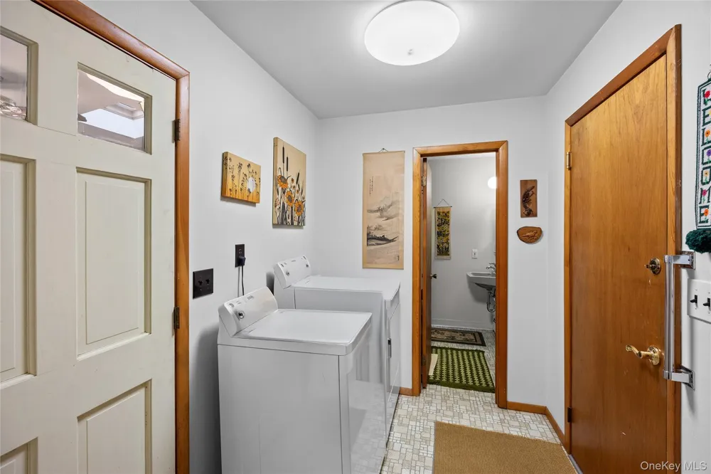 2625 Great Peconic Bay Boulevard Laurel, NY 11948
