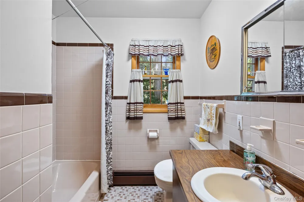 2625 Great Peconic Bay Boulevard Laurel, NY 11948