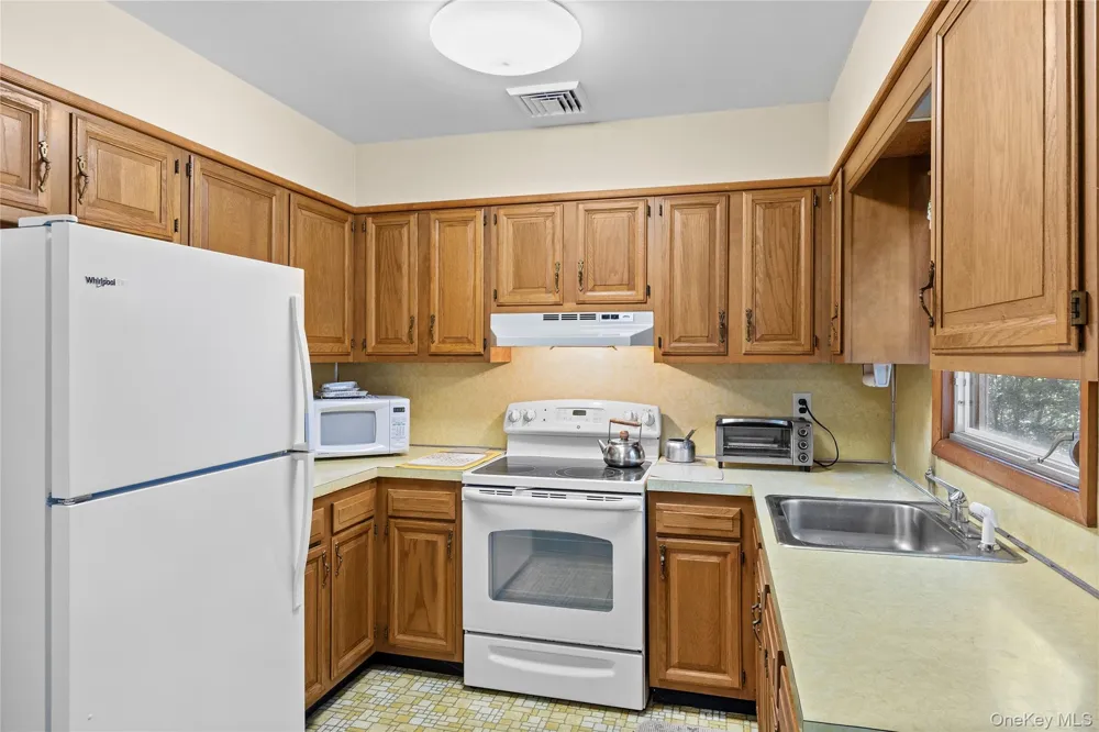 2625 Great Peconic Bay Boulevard Laurel, NY 11948