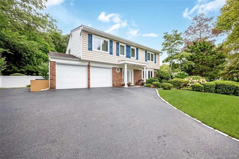 15 Melrose Lane Commack, NY 11725
