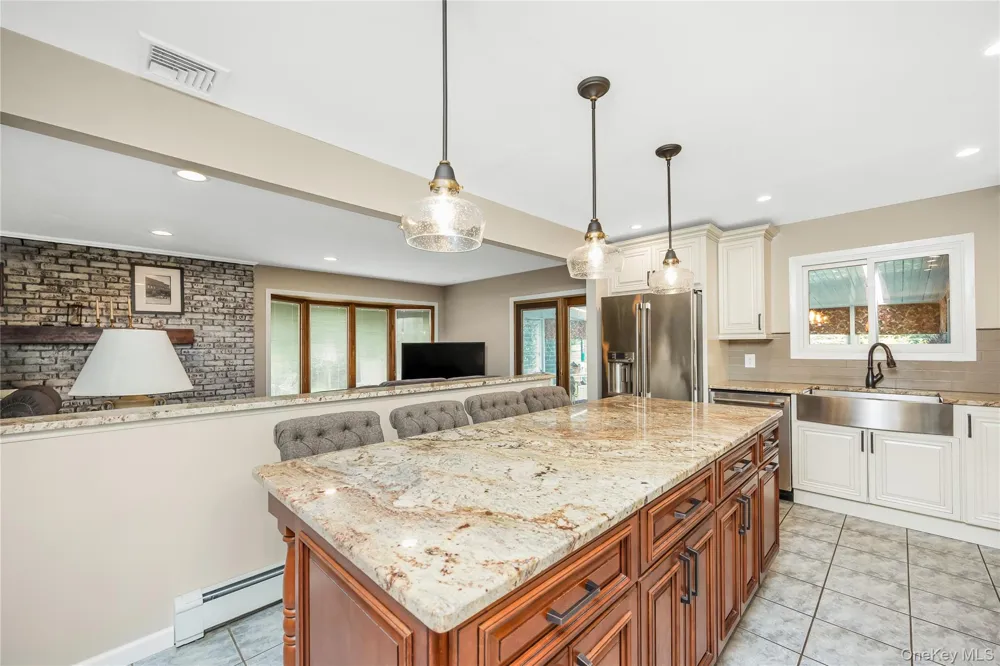 15 Melrose Lane Commack, NY 11725