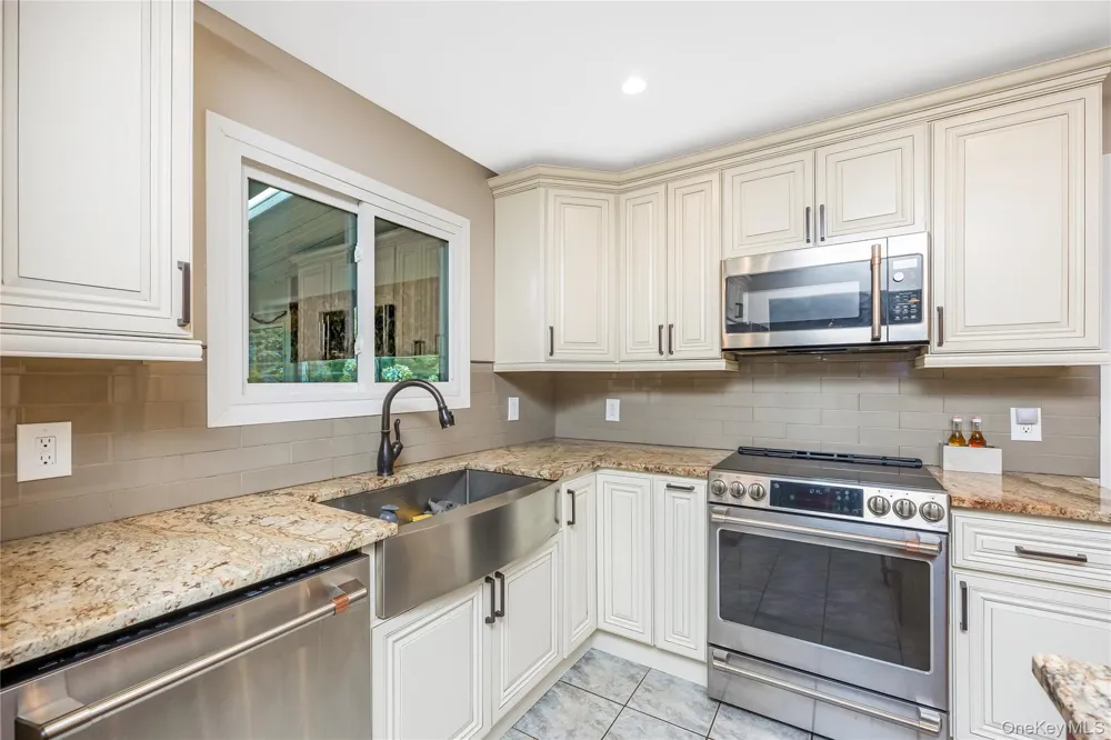 15 Melrose Lane Commack, NY 11725