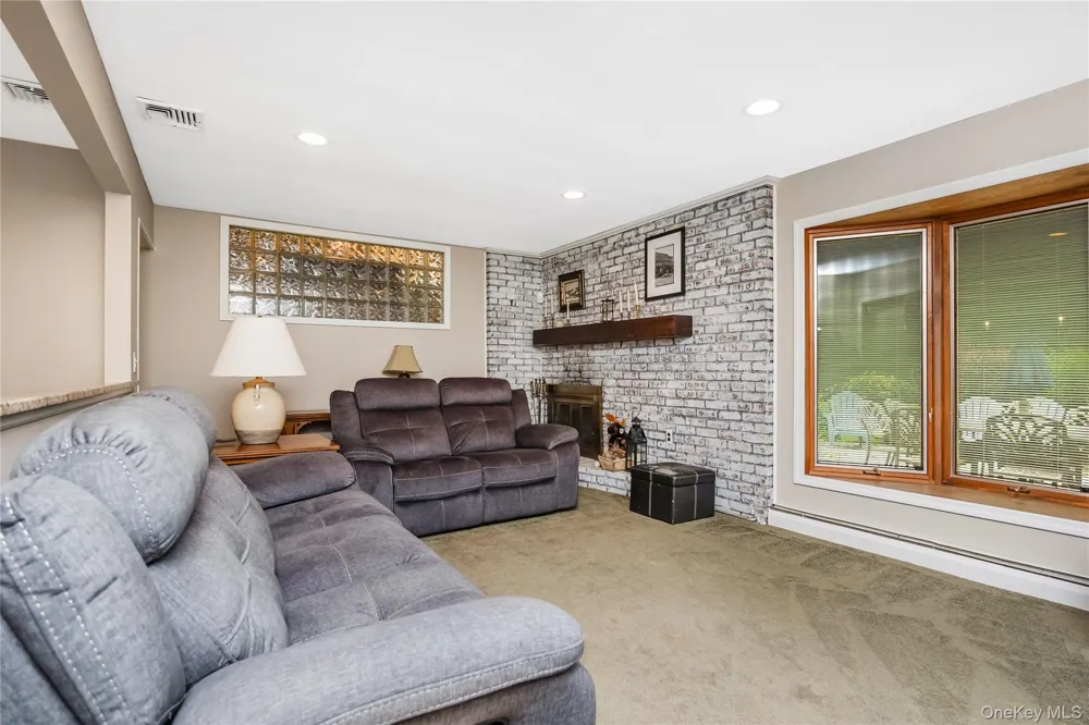 15 Melrose Lane Commack, NY 11725