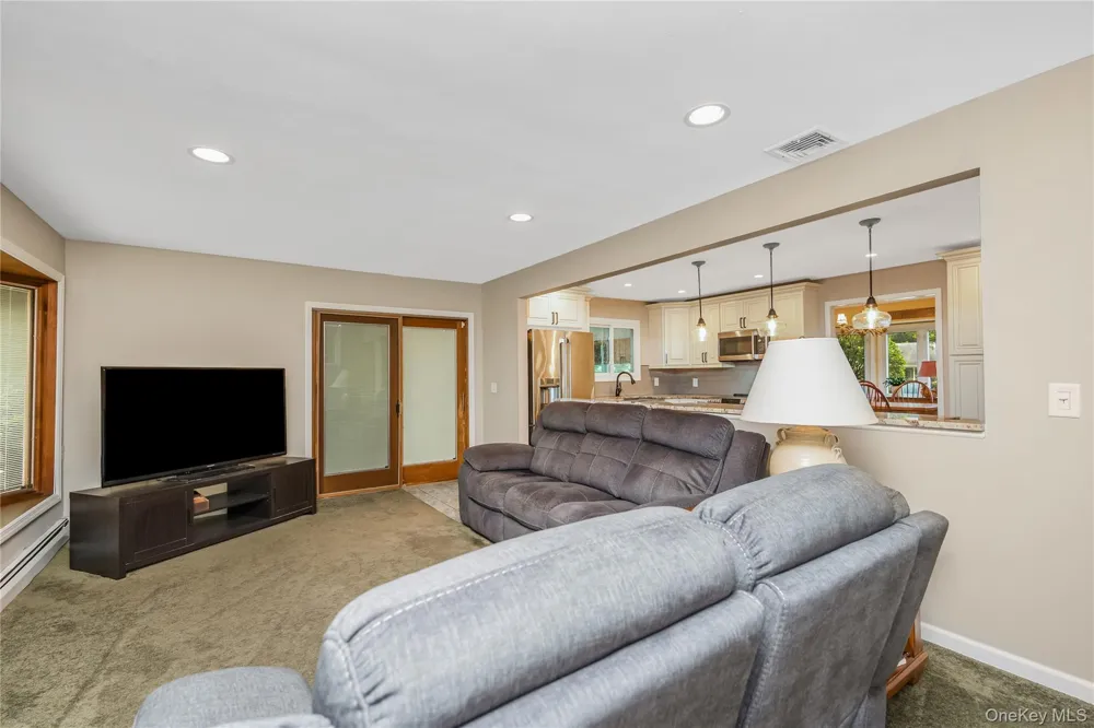 15 Melrose Lane Commack, NY 11725