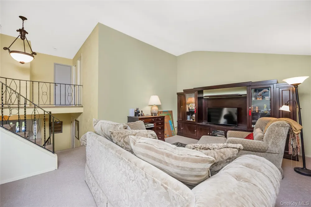 15 Melrose Lane Commack, NY 11725