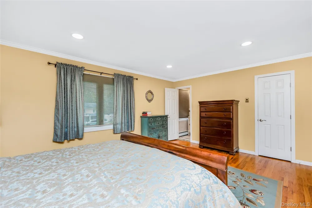 15 Melrose Lane Commack, NY 11725