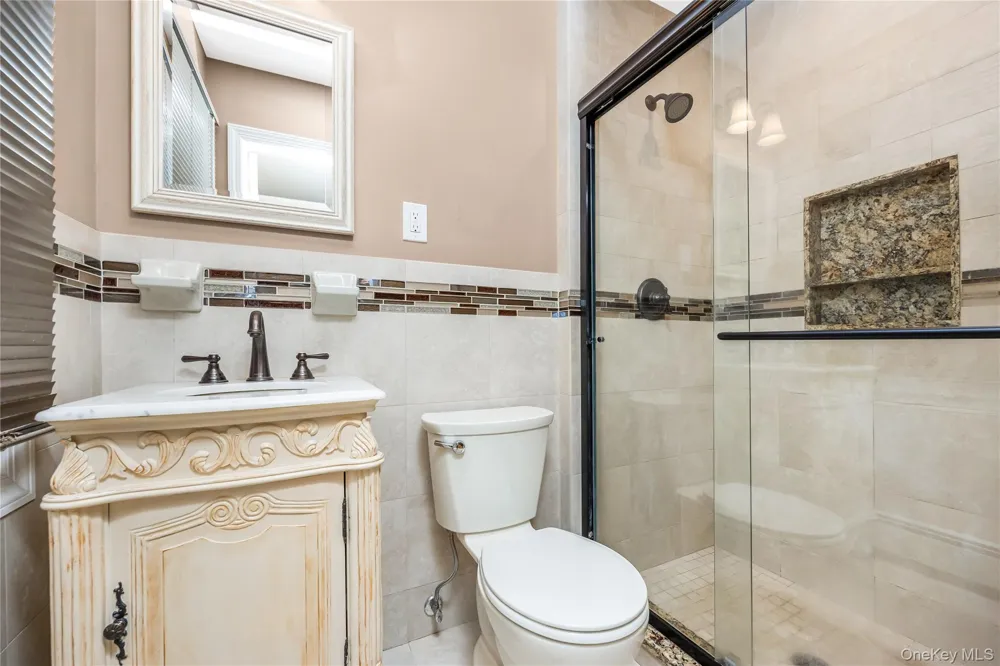 15 Melrose Lane Commack, NY 11725