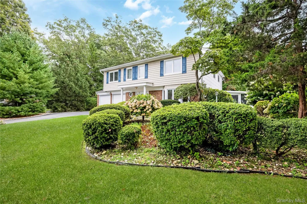 15 Melrose Lane Commack, NY 11725