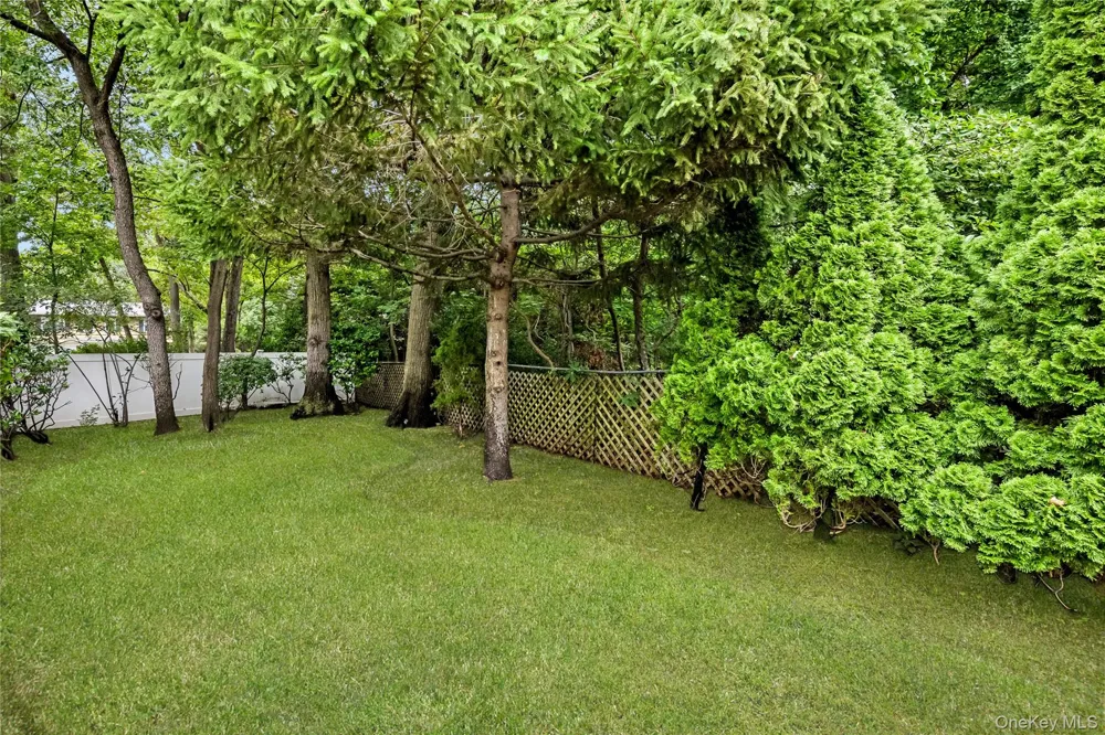 15 Melrose Lane Commack, NY 11725