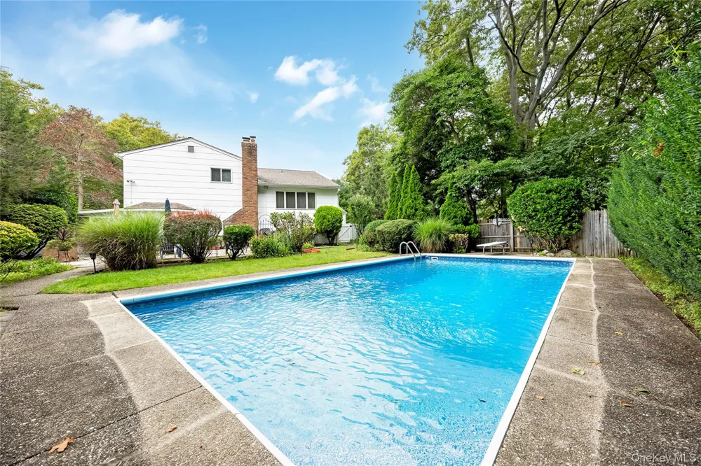 15 Melrose Lane Commack, NY 11725