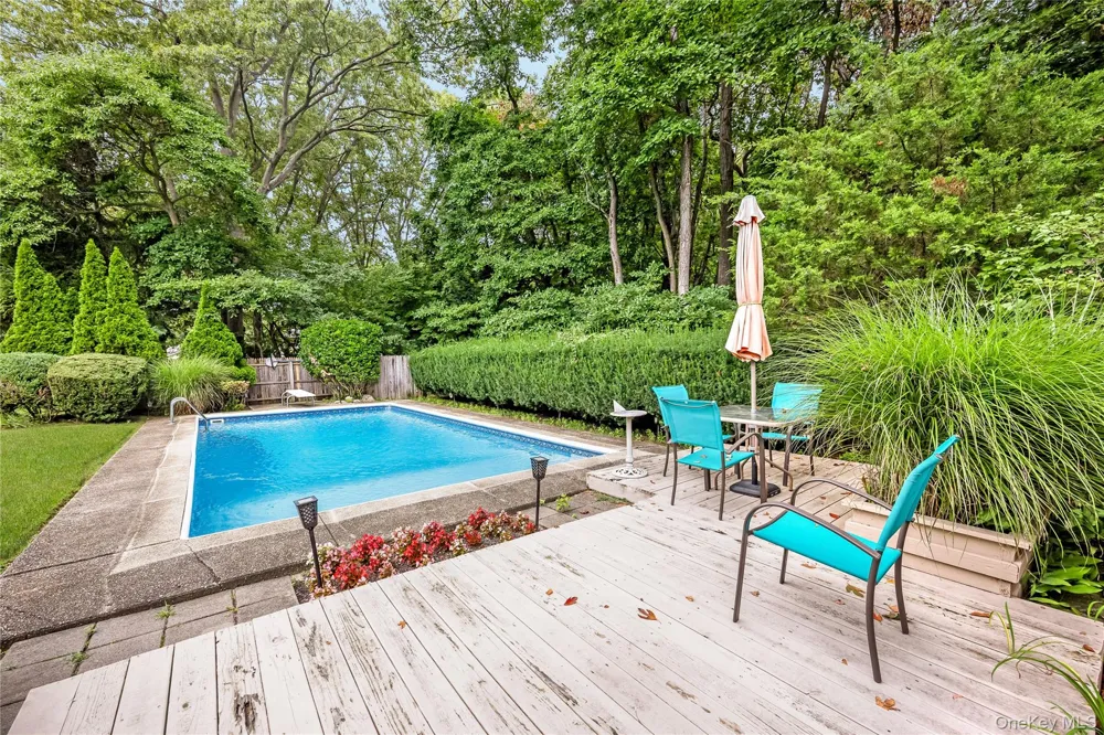 15 Melrose Lane Commack, NY 11725