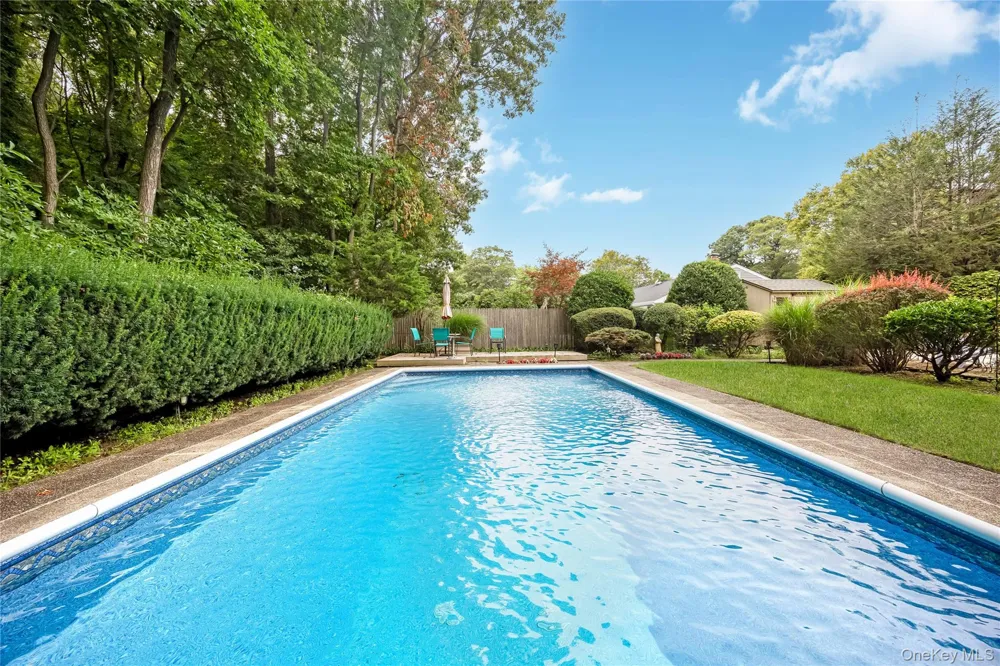 15 Melrose Lane Commack, NY 11725