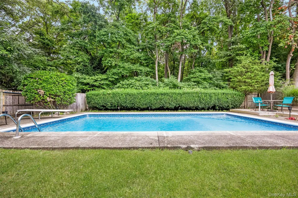 15 Melrose Lane Commack, NY 11725