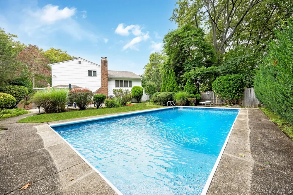 15 Melrose Lane Commack, NY 11725