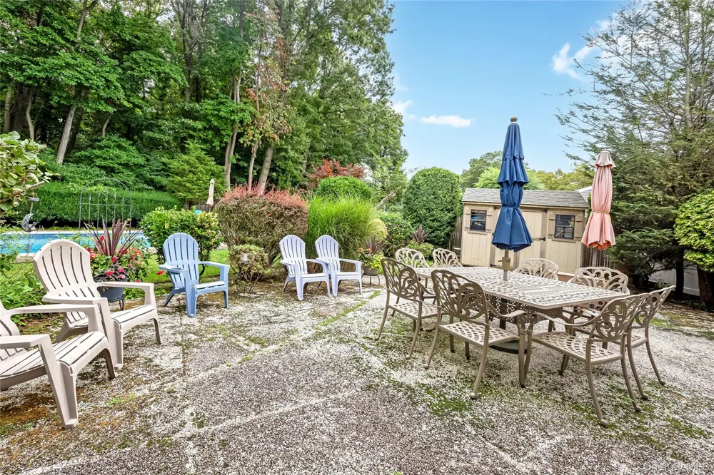 15 Melrose Lane Commack, NY 11725