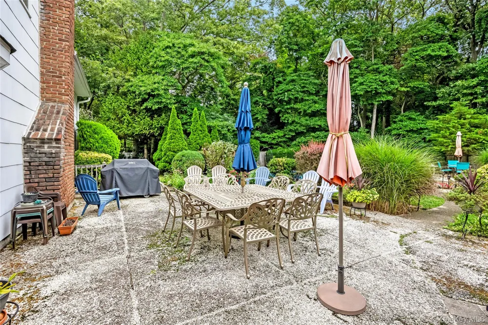 15 Melrose Lane Commack, NY 11725