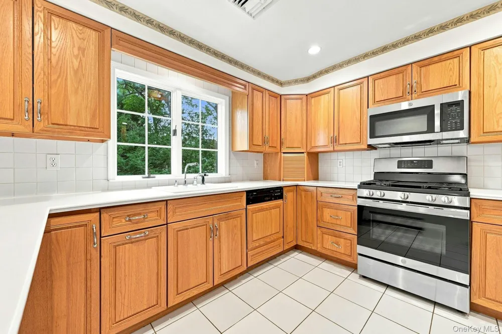 86 39th Street Islip, NY 11751