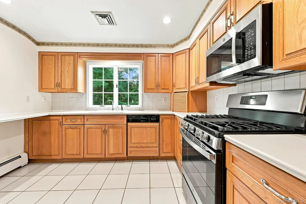 86 39th Street Islip, NY 11751