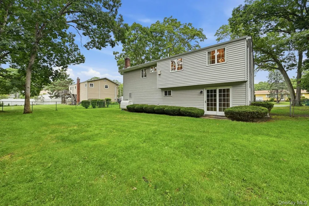 86 39th Street Islip, NY 11751