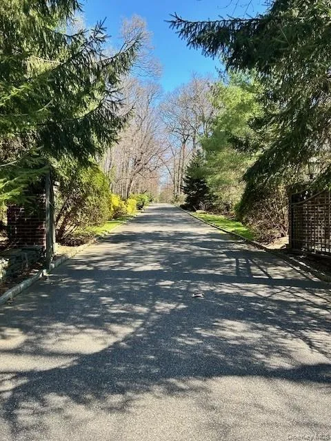 Lots 557 A & B Applegreen Drive Old Westbury, NY 11568