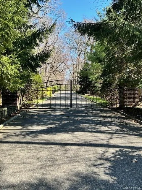 Lots 557 A & B Applegreen Drive Old Westbury, NY 11568