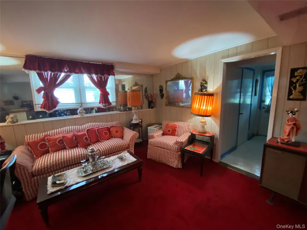 85 Stellenwerf Avenue Islip Terrace, NY 11752