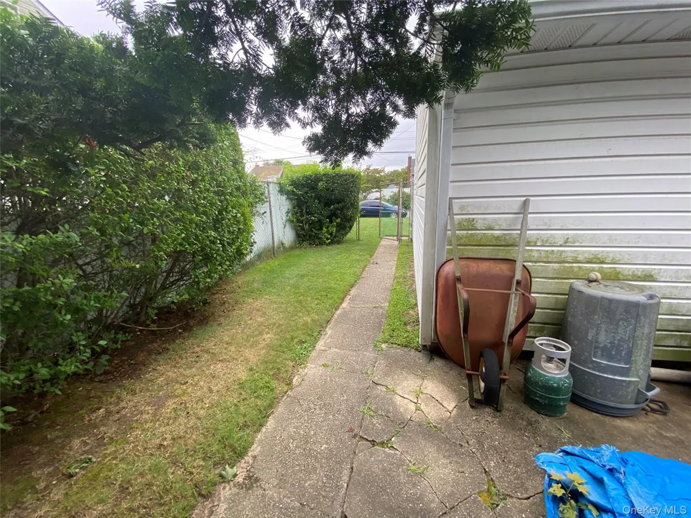 85 Stellenwerf Avenue Islip Terrace, NY 11752